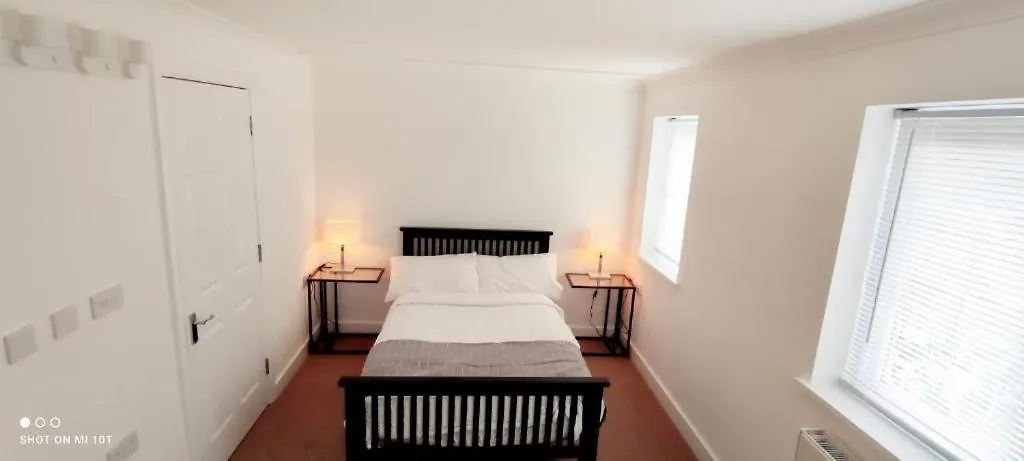 Guest house Black Pearl And Captain Sparrow London
