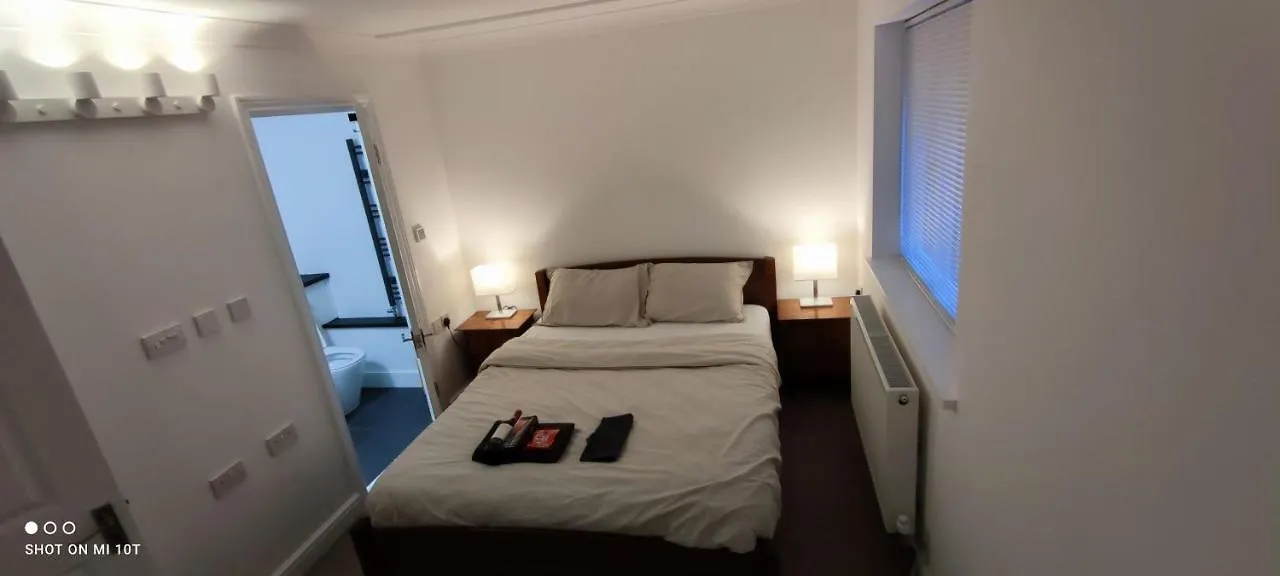 Black Pearl And Captain Sparrow London Guest house